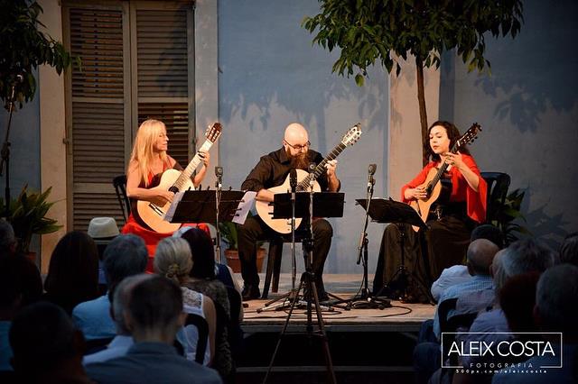 22Strings-Guitar Trio